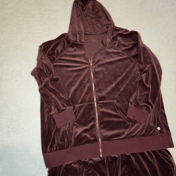 Jogger Set - Picture 1 of 6